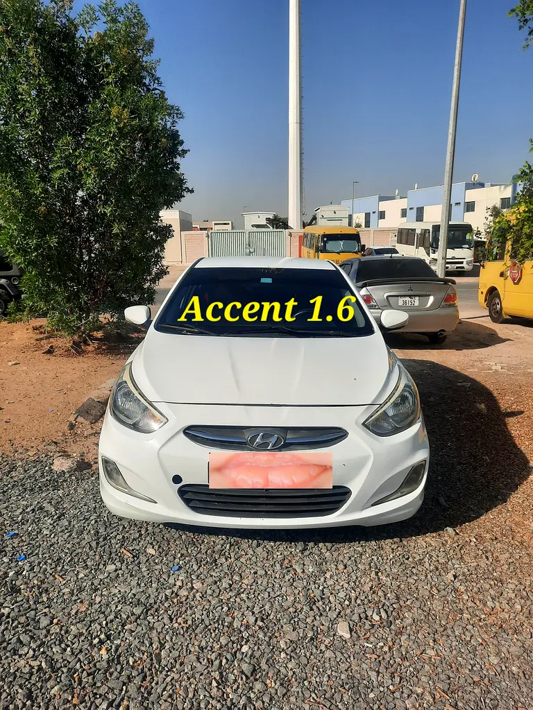 Hyundai Accent 2016 — photo 1 of 8