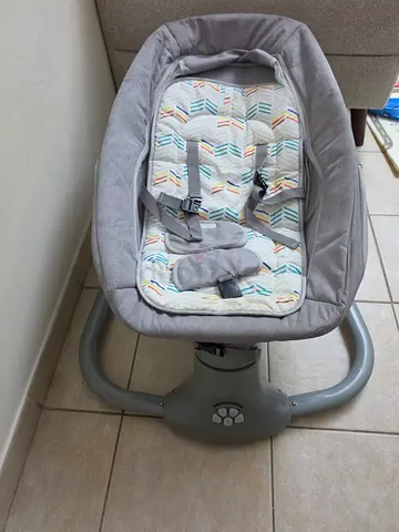 Baby Rocker Sleeper with Music, Vibration  Toy Bar – Excellent Condition