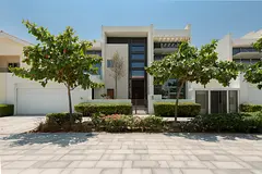 Expansive Contemporary Villa in MBR City