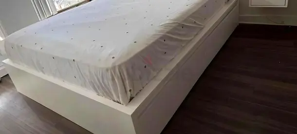 IKEA Malm Queen size bed frame with mattress.(good condition)