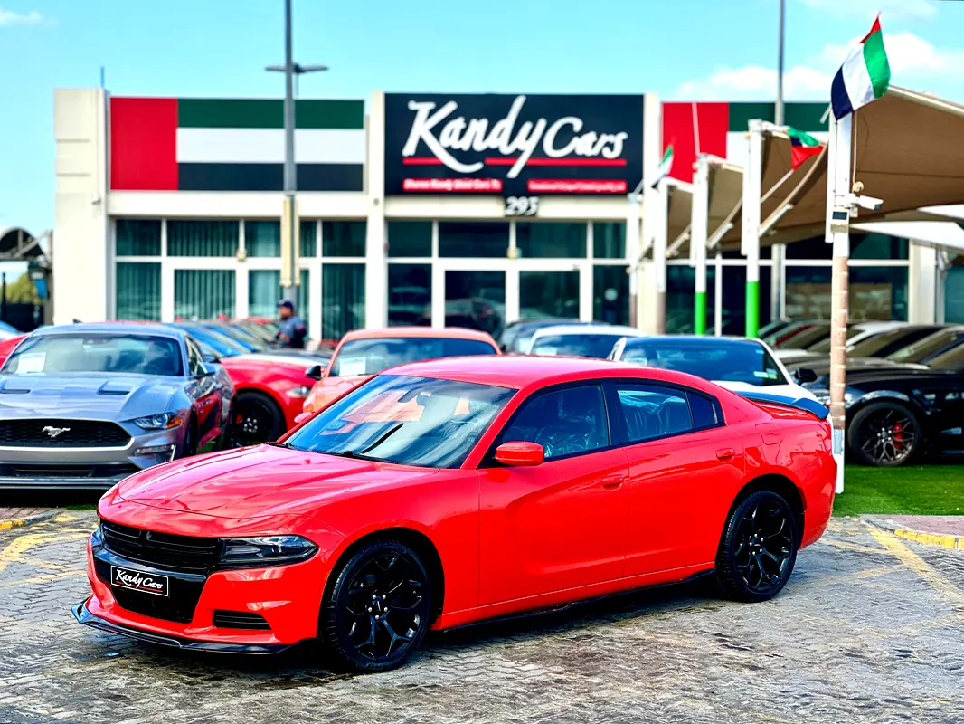 Dodge Charger 2021 — photo 1 of 9