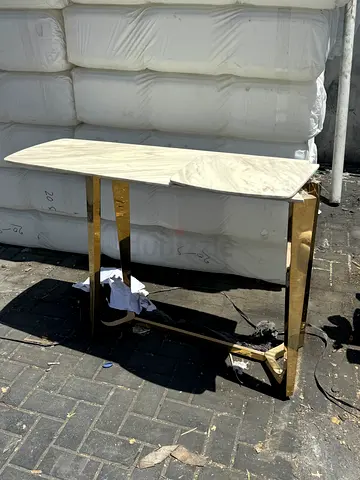 Free marble console (damaged)