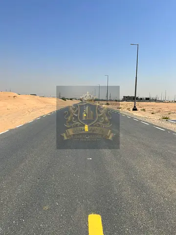 للبيع فى الشارقة منطقة مزيرعة   قطعة ارض سكنية  مساحة 3725 قدم مربع  على طريق 15 متر  ثاني قطعة من الشارع الرئيسي 36 متر