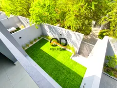 4BHK middle Townhouse available for rent in Robinia!!!