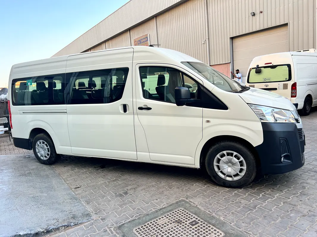 Toyota Hiace 2025 — photo 1 of 4