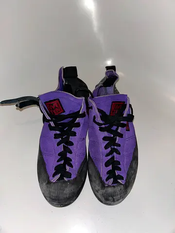 FOR SALE – Five Ten Stealth C4 Climbing Shoes (UK 11) + Free Troll Chalk Bag
