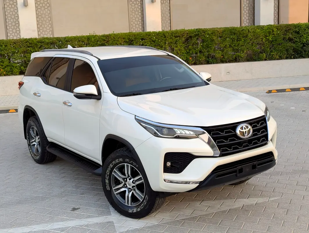 Toyota Fortuner 2021 — photo 1 of 20