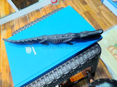 Hand-carved Wooden Crocodile Figurine - Decorative Collectible 35cm