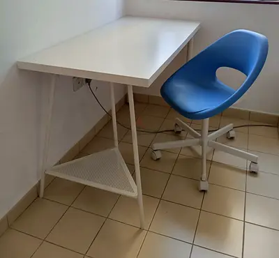 IKEA white study desk (LAGKAPTEN / TILLSLAG) + Ikea (Loberget) blue swivel chair - good condition