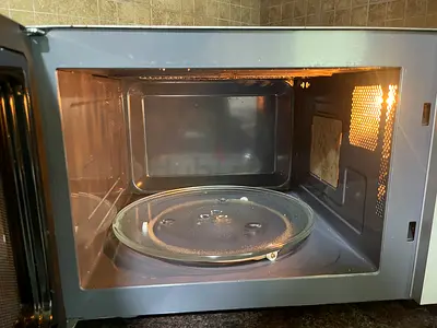 Used countertop microwave oven in good working condition