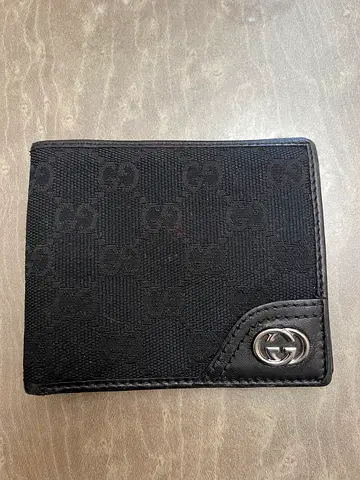AUTHENTIC GUCCI SMALL WALLET..