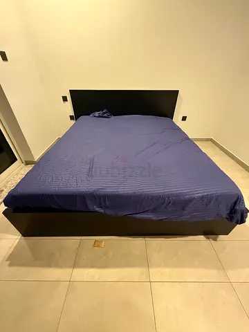 Bed and bedframe