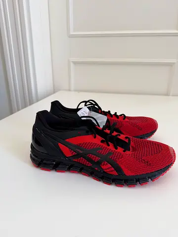 Brand New ASICS Mens Red  Black Running Shoes - with tag