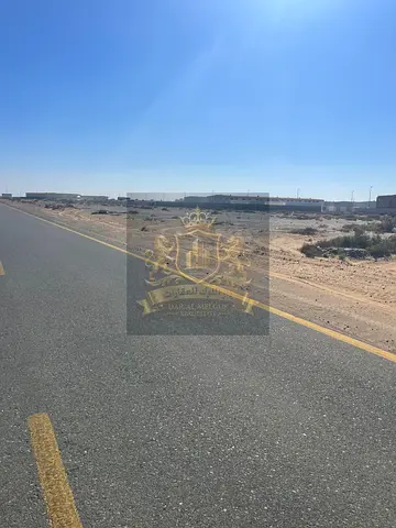 للبيع في الشارقه منطقه الصجعه ارض تجاي صناعي   مساحه 20000 قدم تصريح تجاري صناعي   تملك حر جميع الجنسيلت العربيه