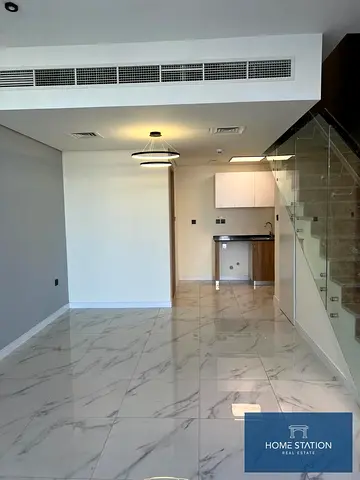 CORNER LOFT | PRIVATE LANDSCAPED GARDEN | VACANT | MOVE-IN READY