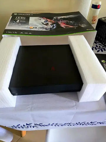 Xbox one X 1TB - perfect condition (70% discount - without cable/controller)