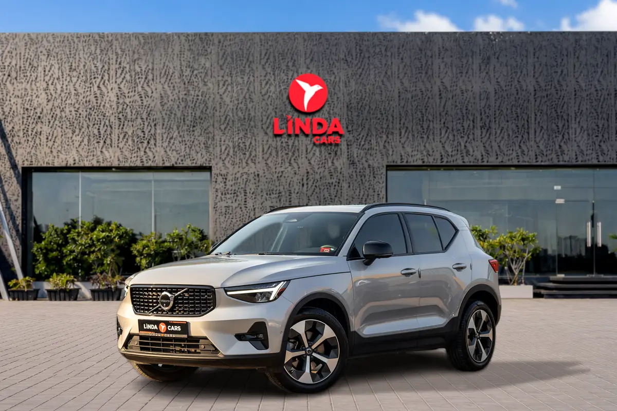 Volvo XC40 2023 — photo 1 of 20