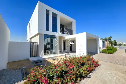Spacious 4 BR Villas with Modern Amenities in Fairway Villas, Dubai