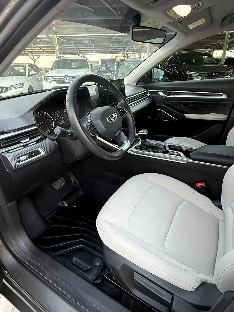 Geely Emgrand 2024