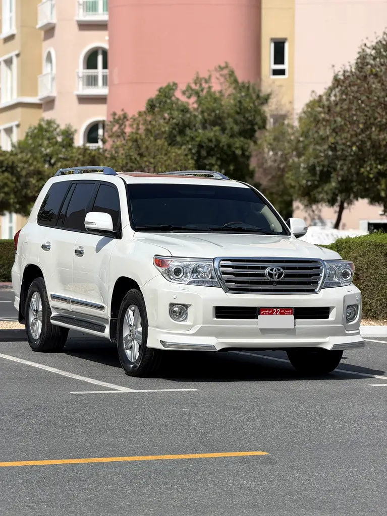Toyota Land Cruiser 2014 — photo 1 of 16