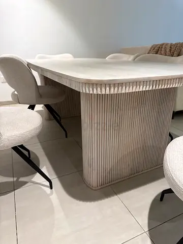 Light Wood Dining Table with 6 Upholstered Chairs