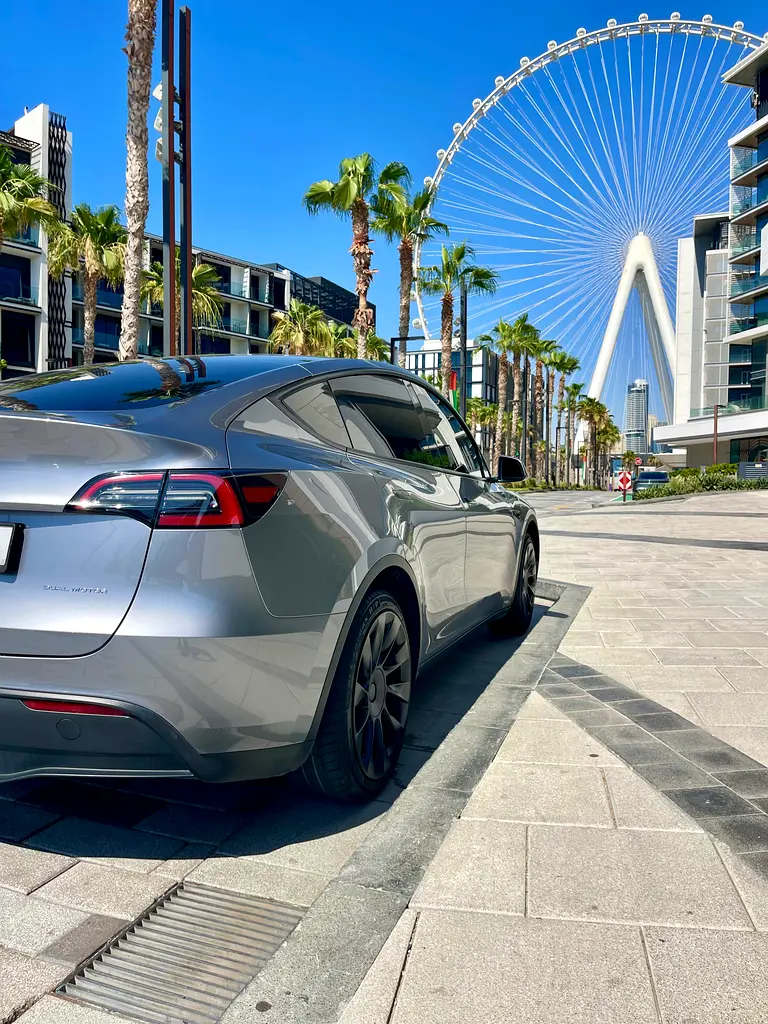 Tesla Model Y 2023 — photo 1 of 16