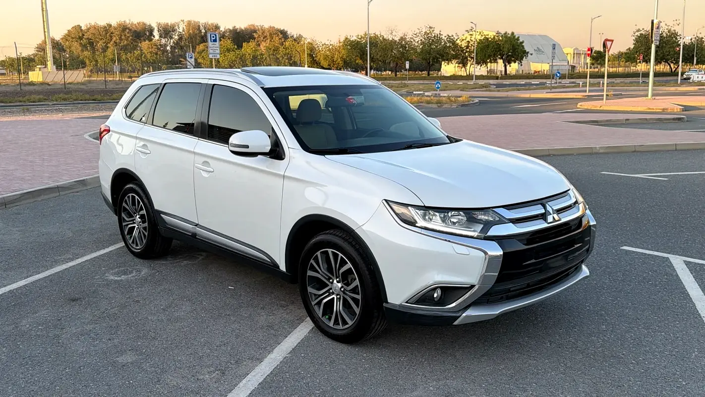 Mitsubishi Outlander 2016 — photo 1 of 19