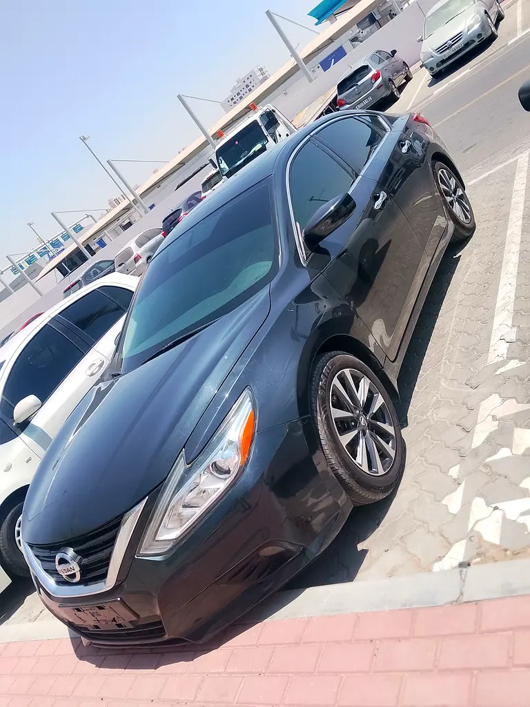 Nissan Altima 2016 — photo 1 of 17