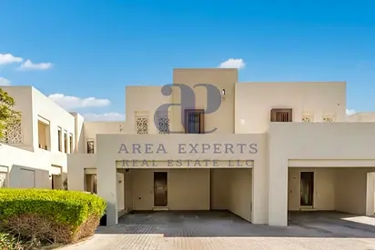 TYPE J VILLA | LANDSCAPED PRIVATE GARDEN | WALK TO PARK