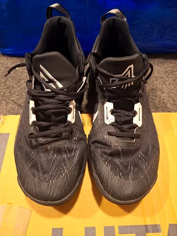nike black sneakers uk 10.5