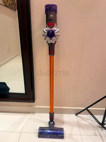 Dyson V8 Cordless Vacuum Cleaner – Excellent Condition