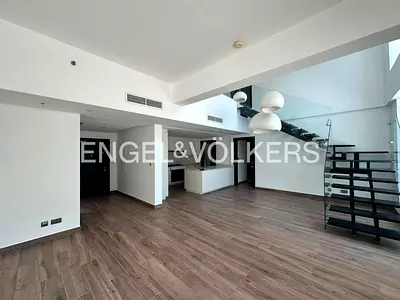 Corner Unit | Double Lake & Community View