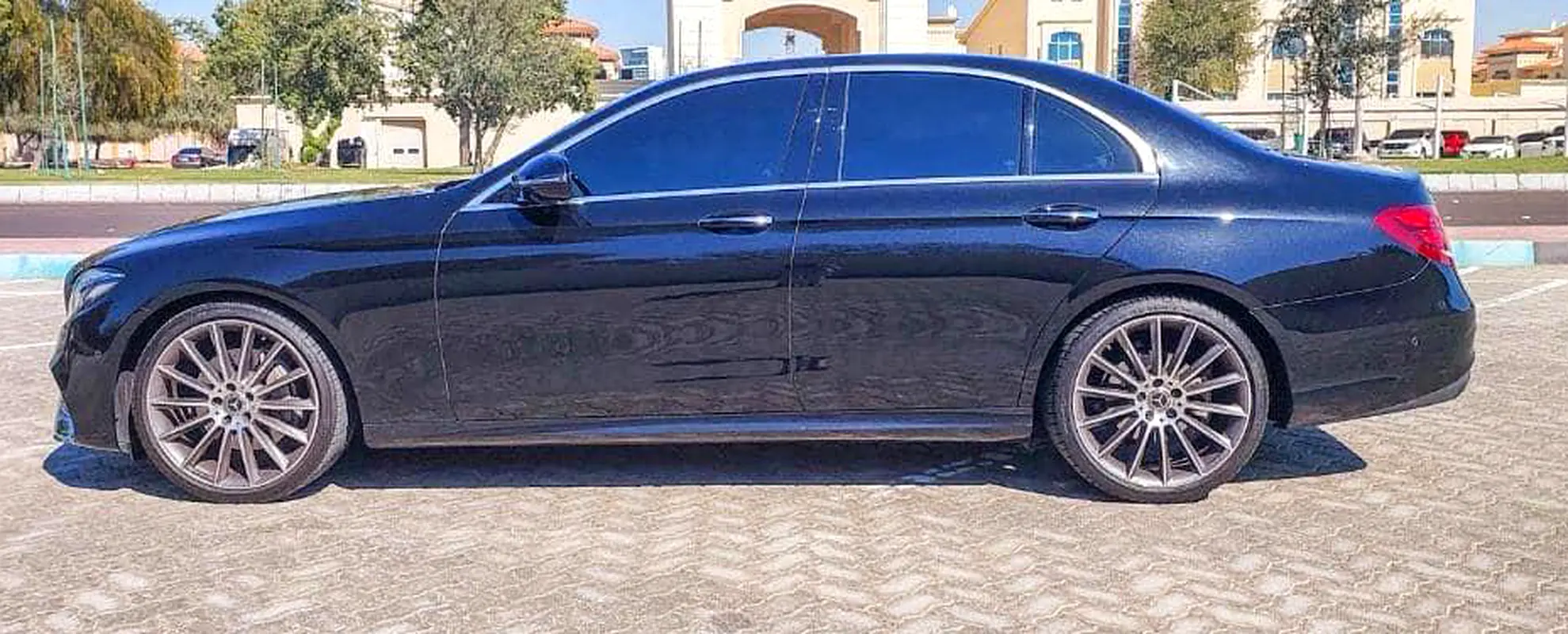 Mercedes-Benz E-Class 2019 — photo 1 of 12