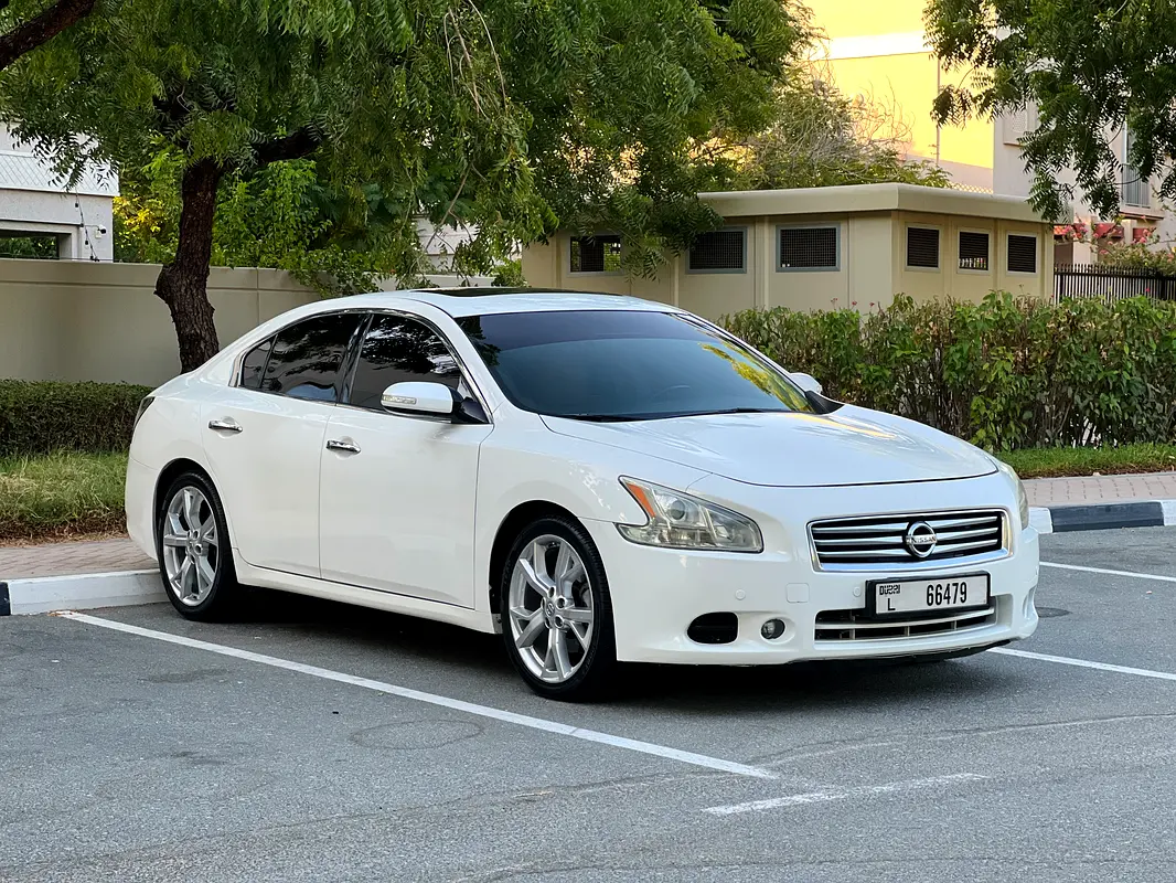 Nissan Maxima 2012 — photo 1 of 16