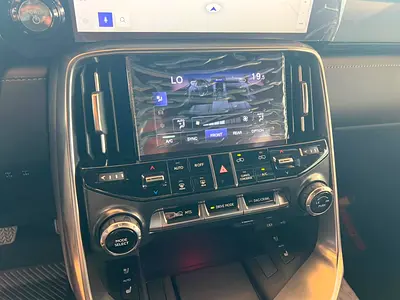 2025 Lexus LX-SERIES — фото 11