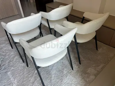 Set of 4 Modern White Upholstered Dining Chairs with Black Legs