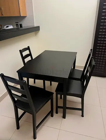 Table/ Dining table for sale
