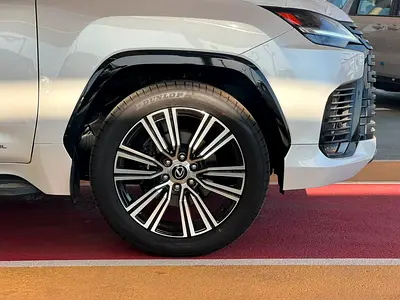 2025 Lexus LX-SERIES — фото 3