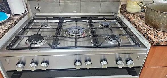 Gas Cooker 5 burner brand Electrolux