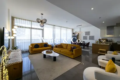 Spacious | Directly on Metro | Vacant On Transfer