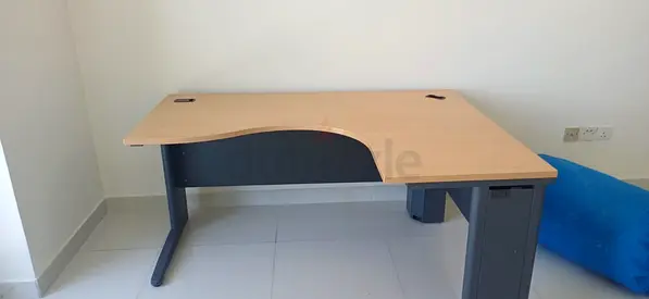 L shape table