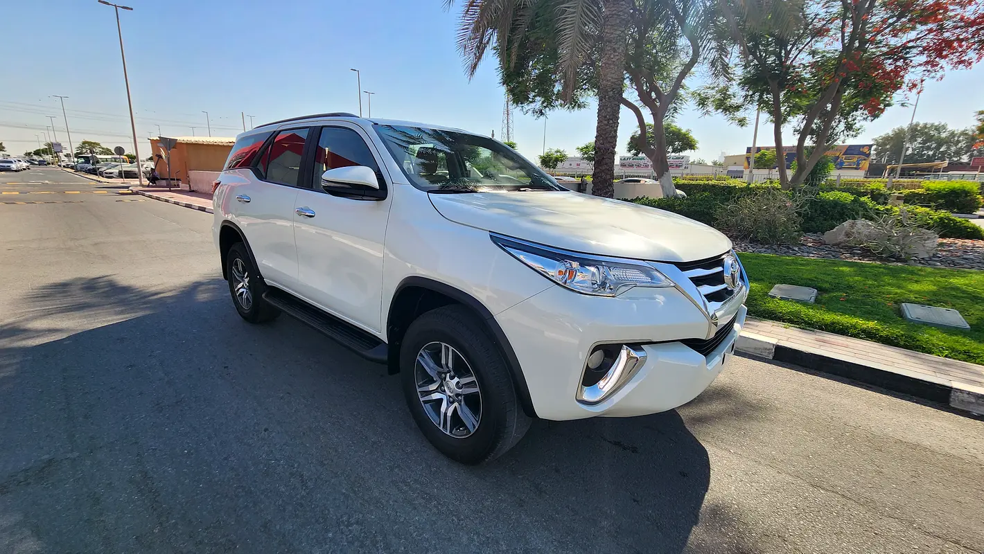 Toyota Fortuner 2020 — photo 1 of 6