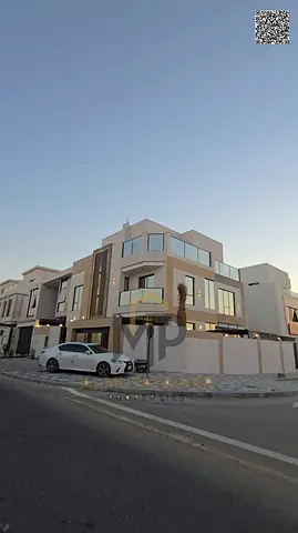 فرصة ذهبية للتملك في الحوشي – الشارقة! فيلا فاخرة بمسبح خاص وتشطيبات عالية الجودة، شاملة المكيفات والكهرباء والمياه وجميع الرسوم، لتعيش تجربة راقية بك
