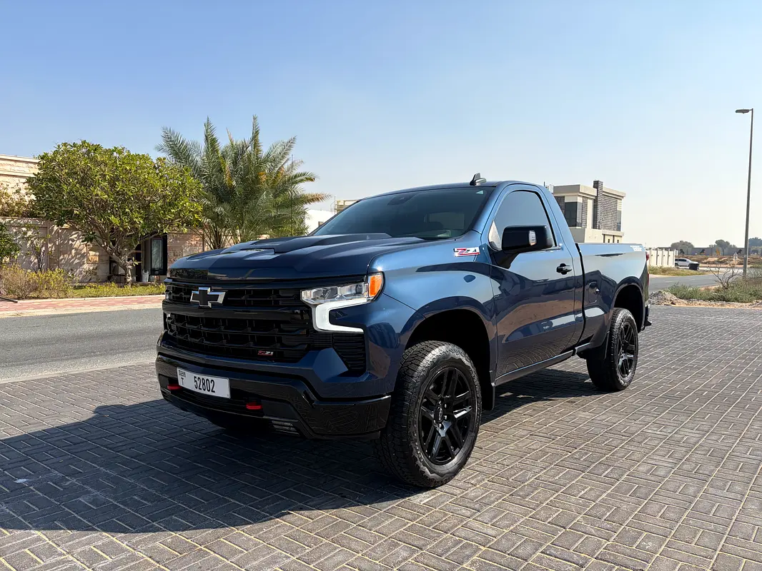 Chevrolet Silverado 1500 2023 — photo 1 of 13