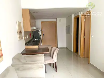 Fully Furnished 1 Bedrooms Apartment in Lincoln Park A