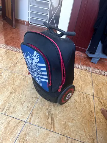Kids Rolling Backpack / Travel Bag – AED 200 (negotiable)