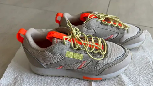 Light grey Reebok running sneakers with neon accents, size US 8 (used)