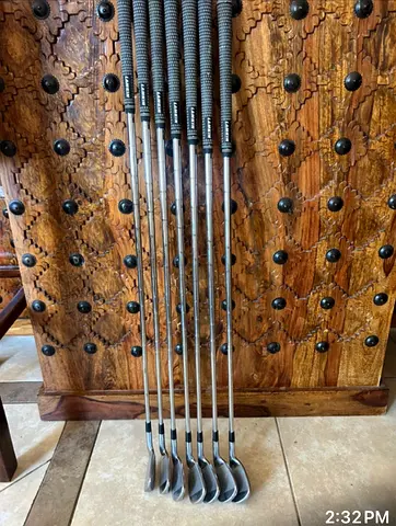 Taylor made RSi2Irons left handed