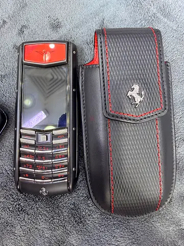 VERTU ASCENT TI FERRARI NERO LIMITED EDITIONS