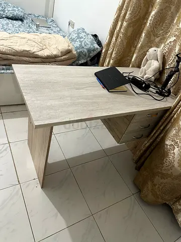 Light wood computer desk with 3 drawers - good condition